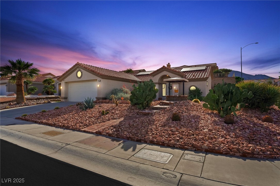 Las Vegas, Nevada 89134, United States, 2 Bedrooms Bedrooms, ,2 BathroomsBathrooms,Residential,Active,206444