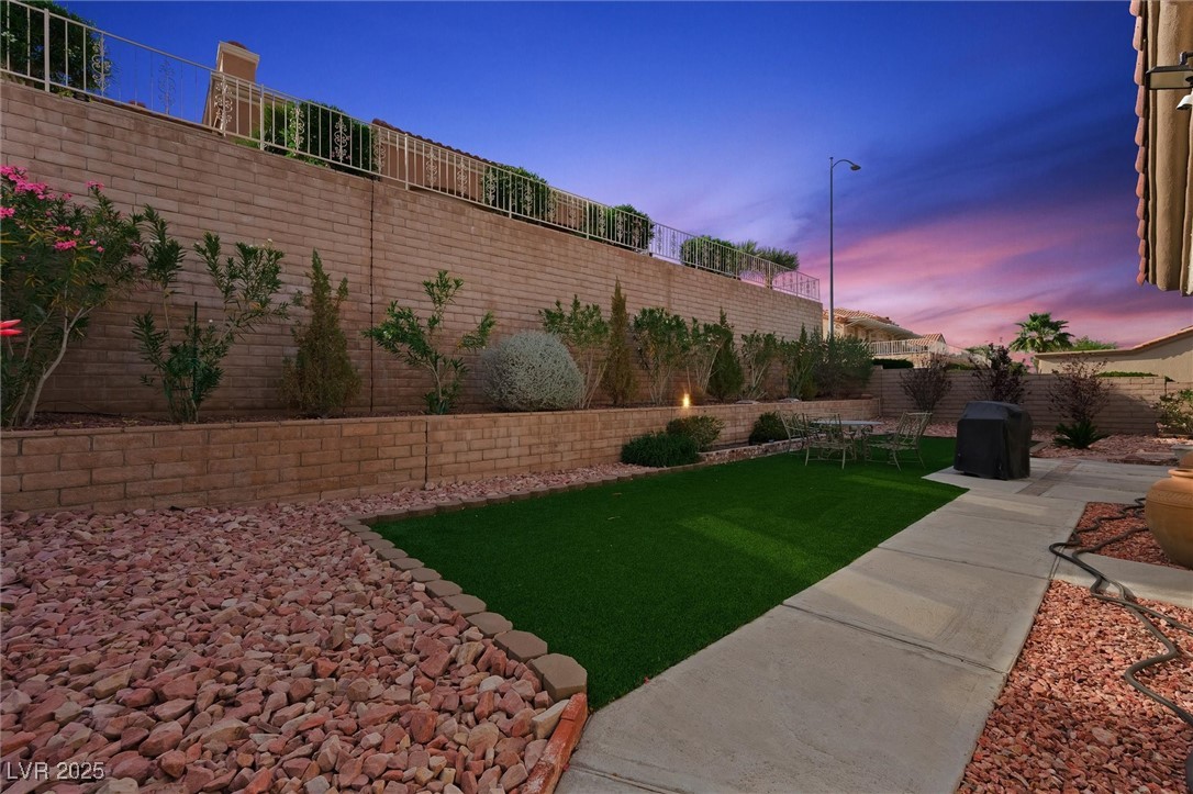 Las Vegas, Nevada 89134, United States, 2 Bedrooms Bedrooms, ,2 BathroomsBathrooms,Residential,Active,206444