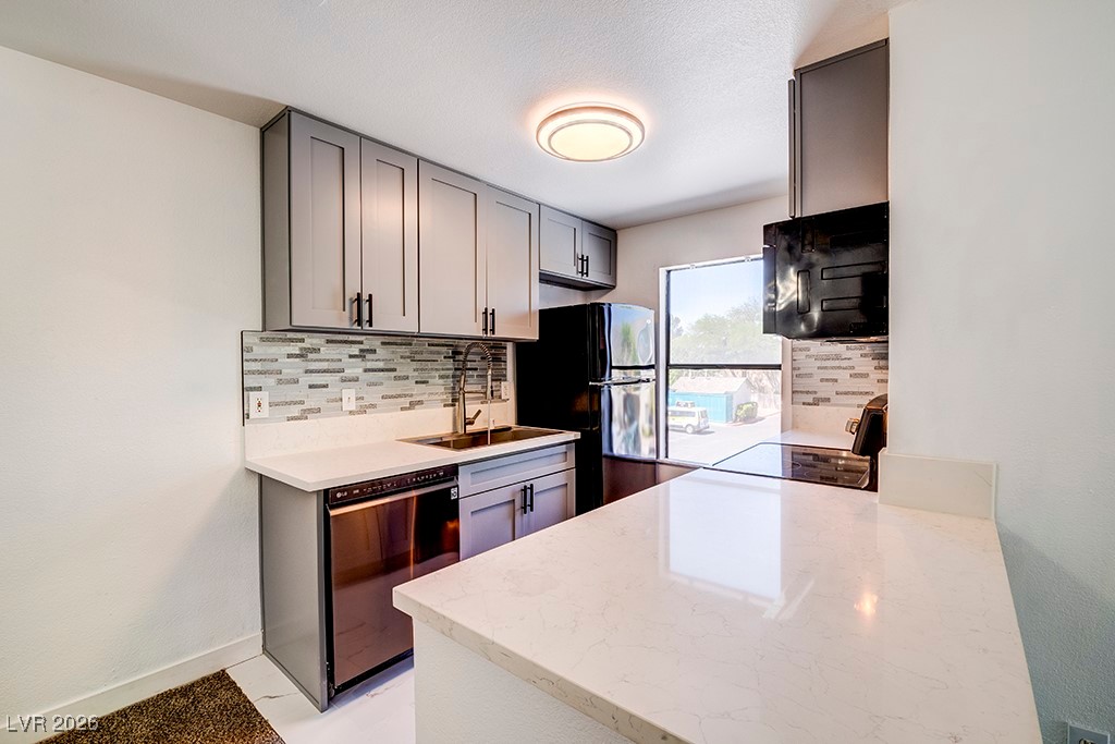 5121 Lindell Road 206