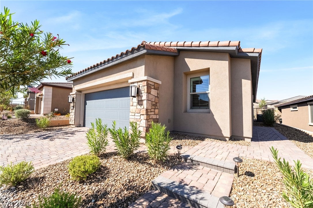 53 Lake Bluff Court