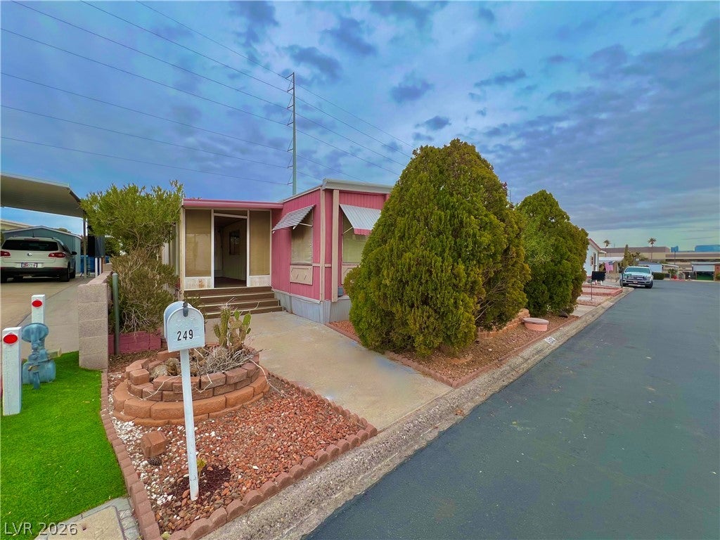 Properties 3 5000 Royal Avenue