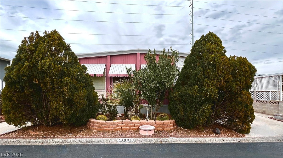 Properties 1 5000 Royal Avenue