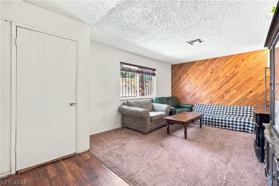 849 Hedge Way 6