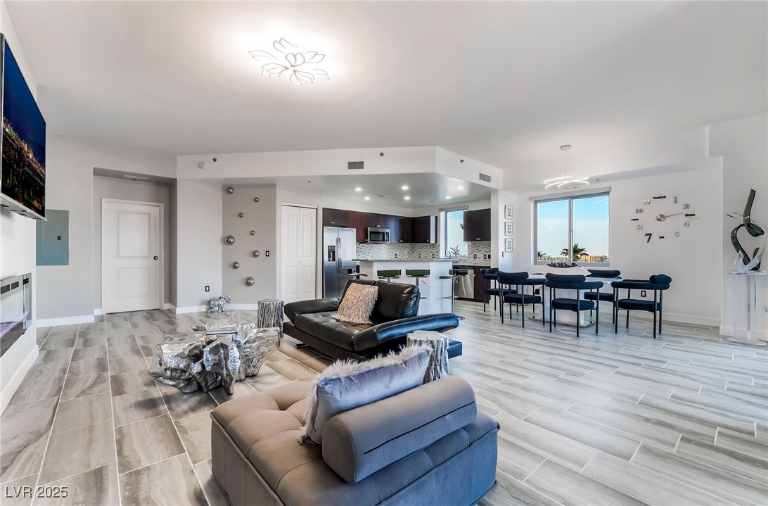 8255 Las Vegas Boulevard 411