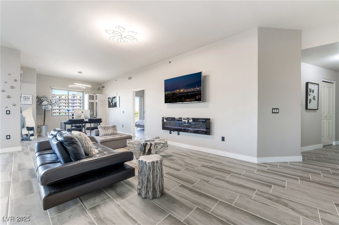 8255 Las Vegas Boulevard 411