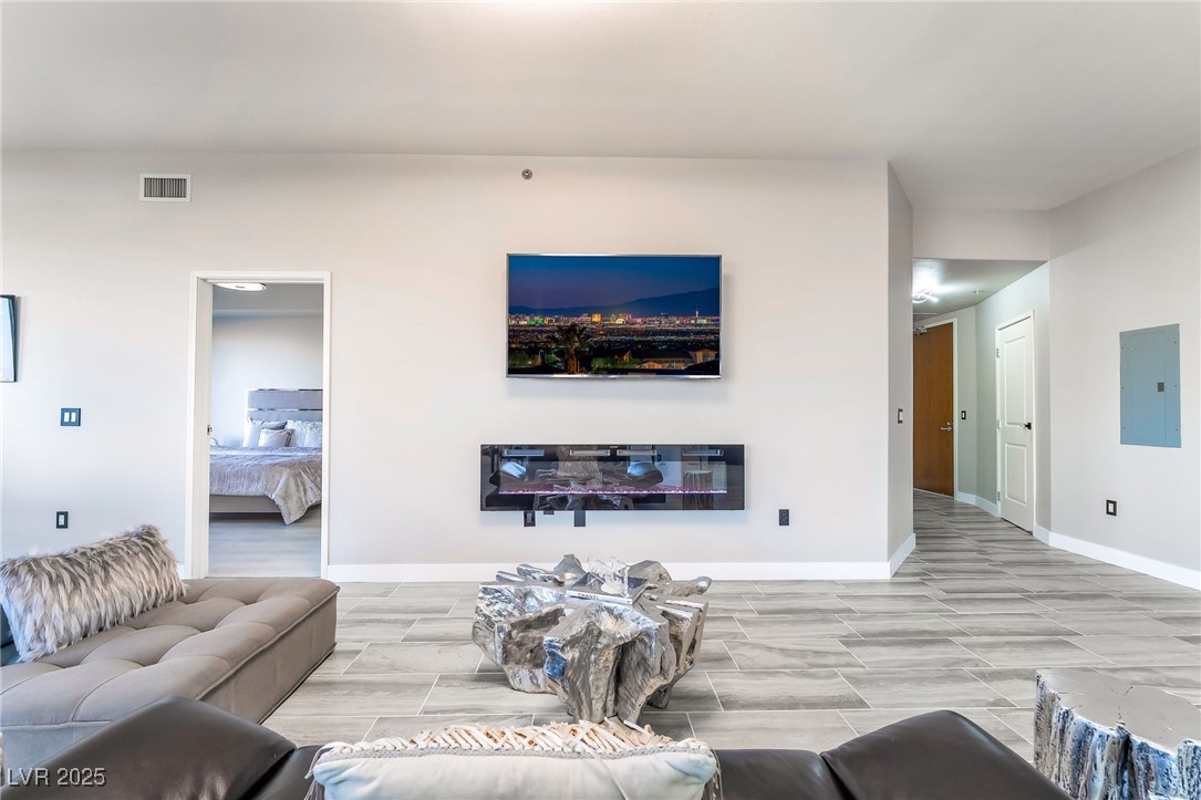 8255 Las Vegas Boulevard 411