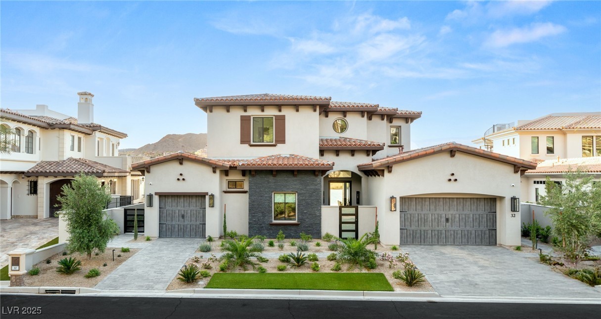 32 GRAND CORNICHE Drive