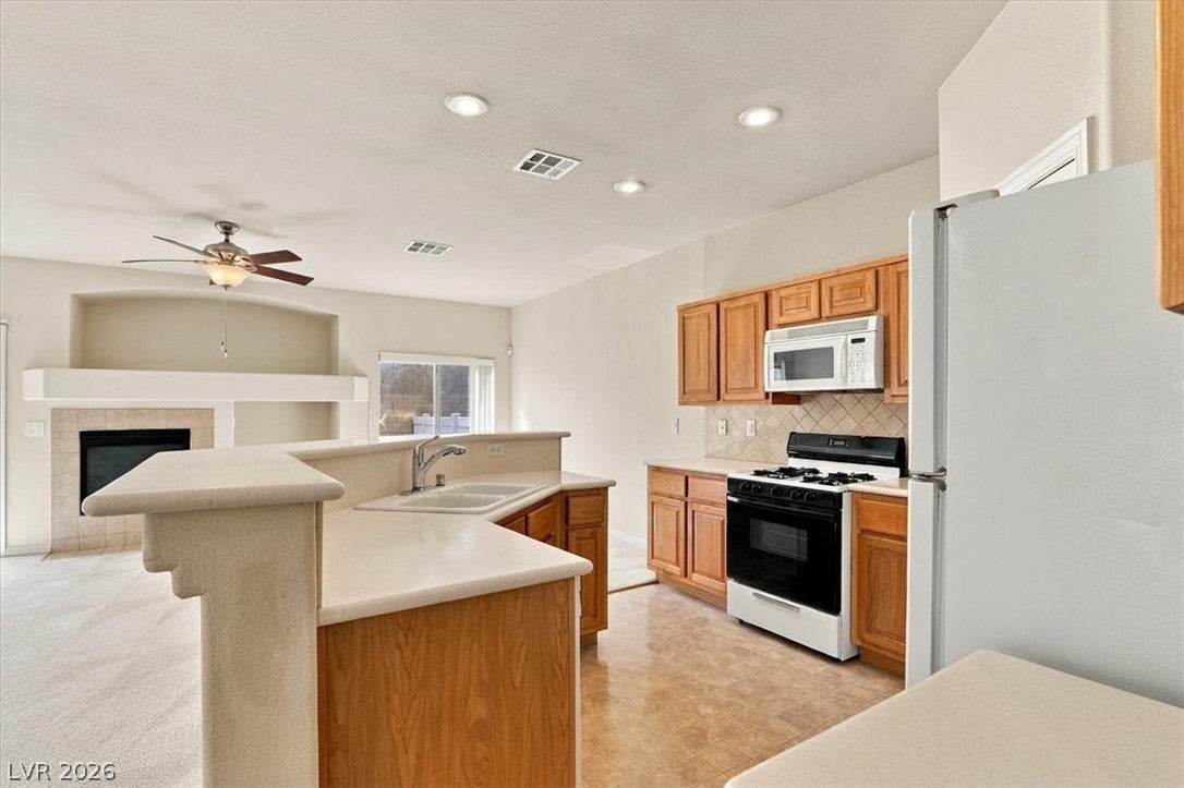 Properties 4 8835 Traveling Breeze Avenue 103