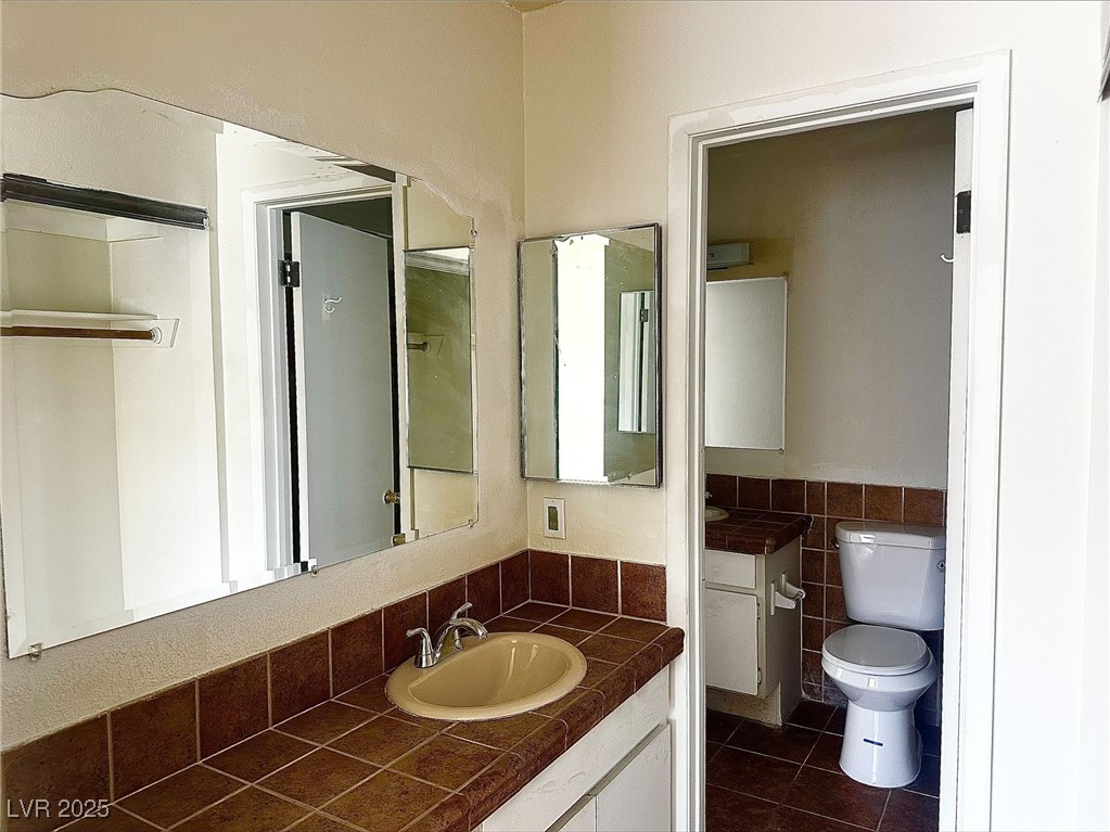 Las Vegas, Nevada 89119, United States, 2 Bedrooms Bedrooms, ,2 BathroomsBathrooms,Residential,Active,180383