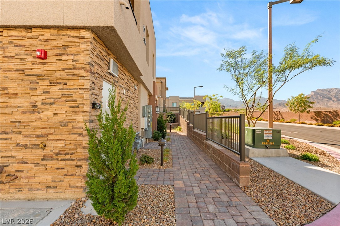 600 N Carriage Hill Drive 2156