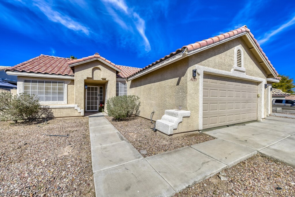 4039 Knoll Ridge Avenue