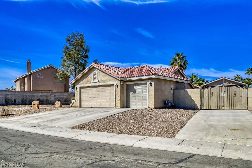 4039 Knoll Ridge Avenue