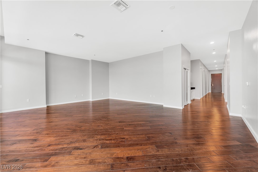 4575 DEAN MARTIN Drive 304