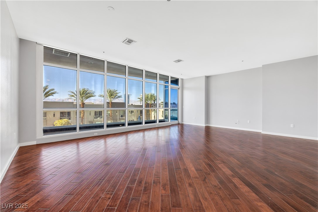 4575 DEAN MARTIN Drive 304