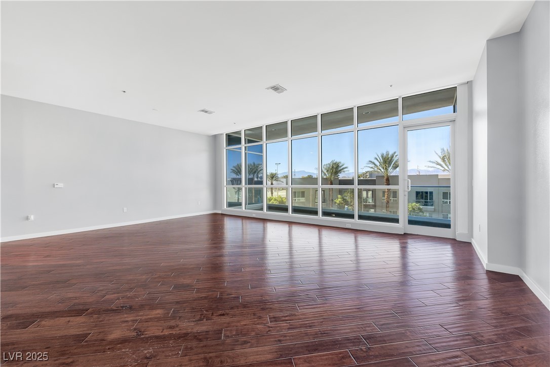 4575 DEAN MARTIN Drive 304