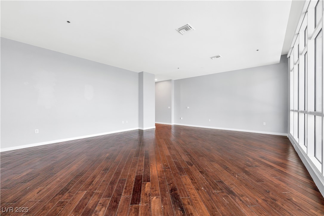 4575 DEAN MARTIN Drive 304