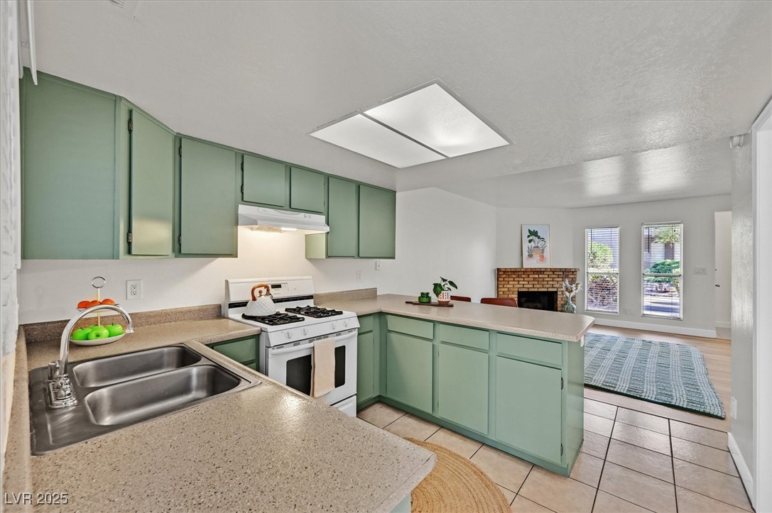 Henderson, Nevada 89011, United States, 2 Bedrooms Bedrooms, ,2 BathroomsBathrooms,Residential,Active,241996