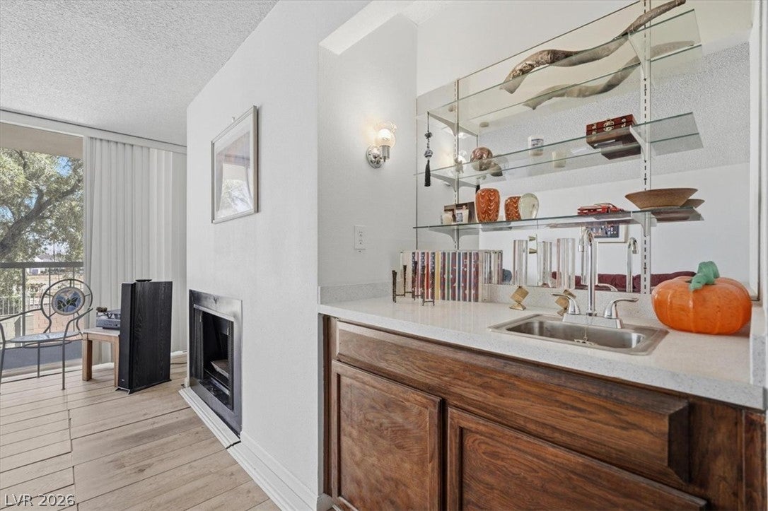 745 N Royal Crest Circle 115