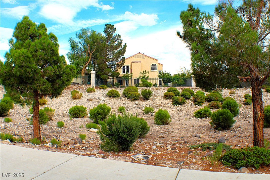 Henderson, Nevada 89052, United States, 3 Bedrooms Bedrooms, ,3 BathroomsBathrooms,Residential,Pending,219594
