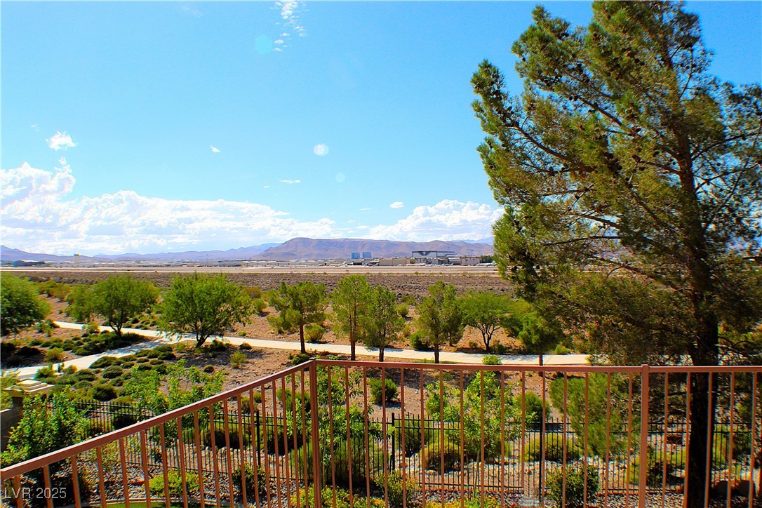 Henderson, Nevada 89052, United States, 3 Bedrooms Bedrooms, ,3 BathroomsBathrooms,Residential,Pending,219594