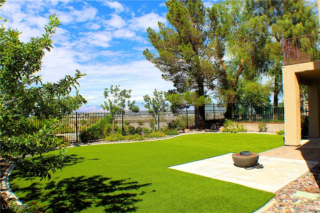 Henderson, Nevada 89052, United States, 3 Bedrooms Bedrooms, ,3 BathroomsBathrooms,Residential,Pending,219594