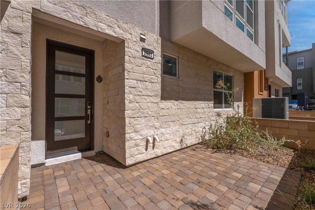 2503 Indigo Mountain Street