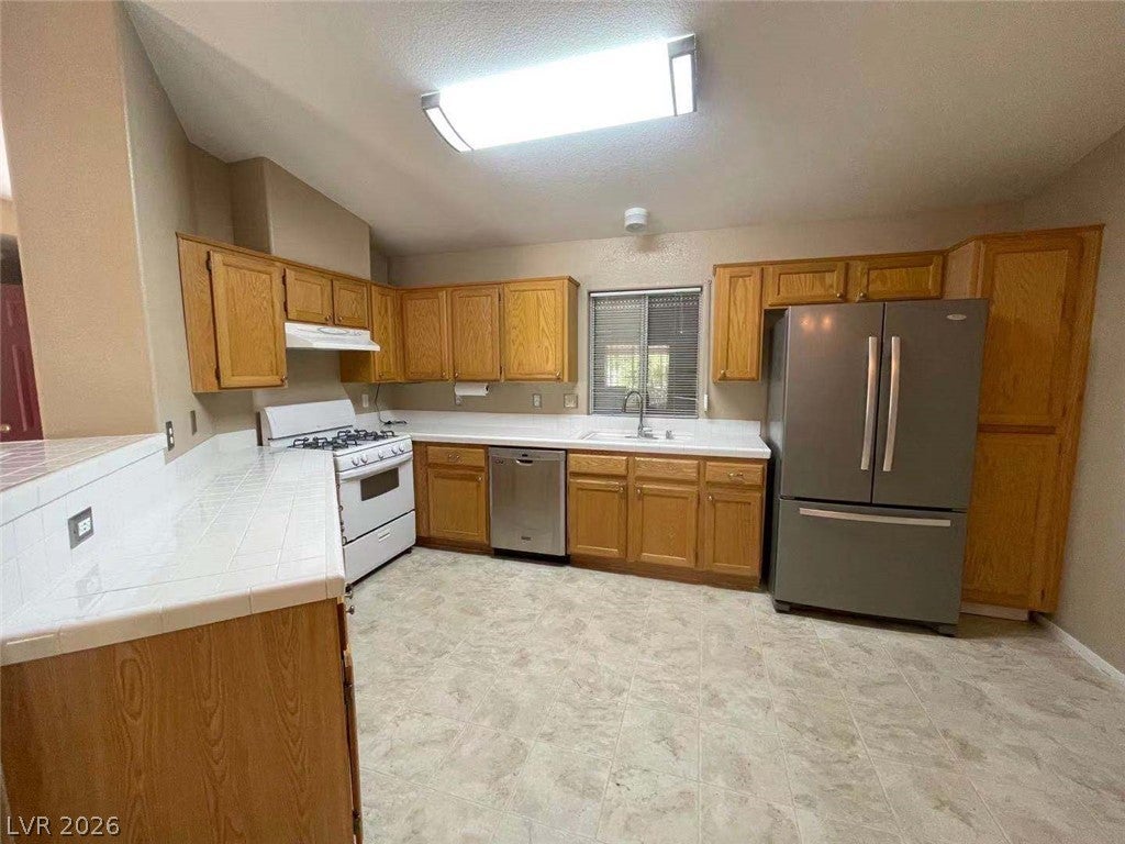 3500 Redwood Ridge Way