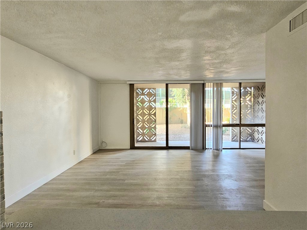 205 E Harmon Avenue 113