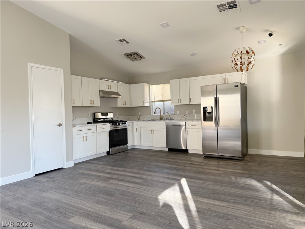 9362 Santa Fe Rose Street