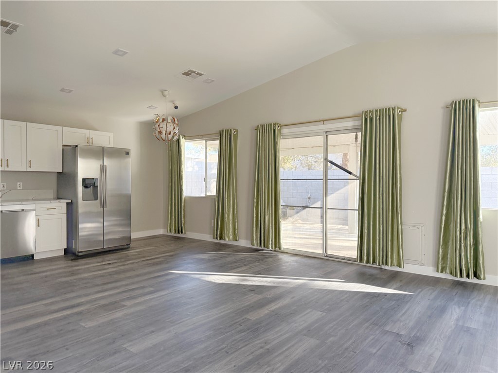 9362 Santa Fe Rose Street