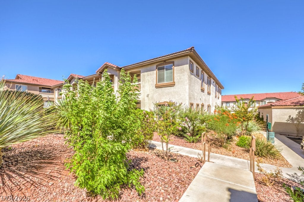 2305 W Horizon Ridge Parkway 1721