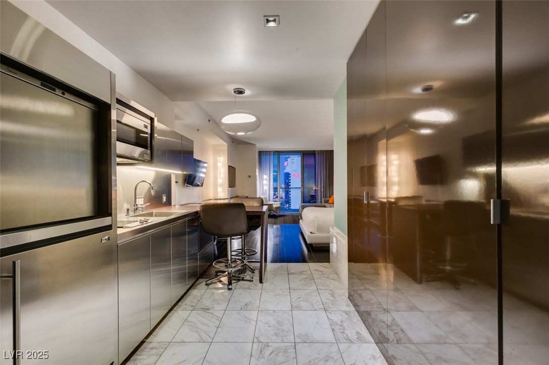 4381 Flamingo Road 2612