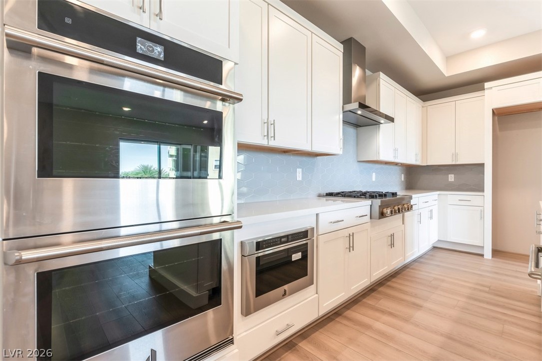 9128 Las Manaitas Avenue 301