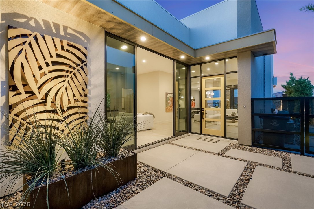 Properties 2 676 Scenic Cliff Drive