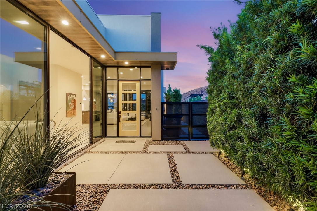 Properties 1 676 Scenic Cliff Drive