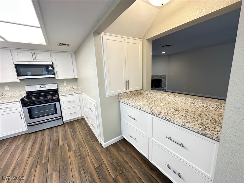 Las Vegas, Nevada 89103, United States, 3 Bedrooms Bedrooms, ,3 BathroomsBathrooms,Residential,Active,216378