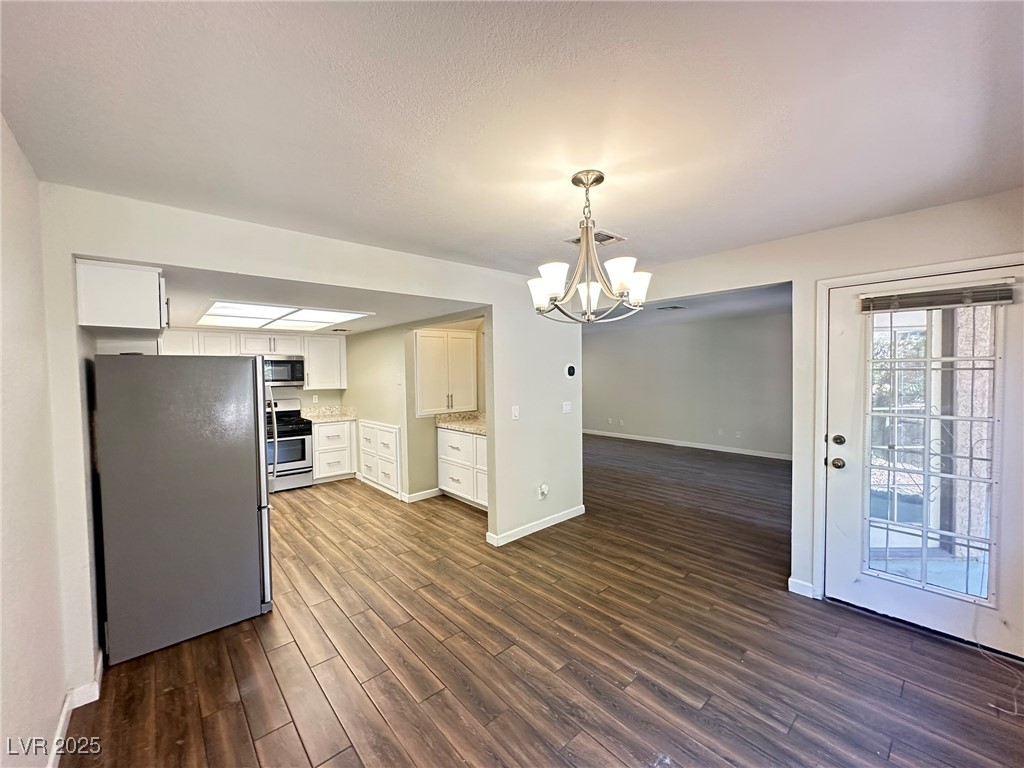 Las Vegas, Nevada 89103, United States, 3 Bedrooms Bedrooms, ,3 BathroomsBathrooms,Residential,Active,216378