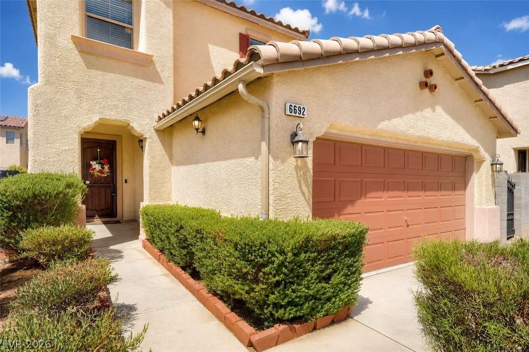 6692 Chariots Path Court