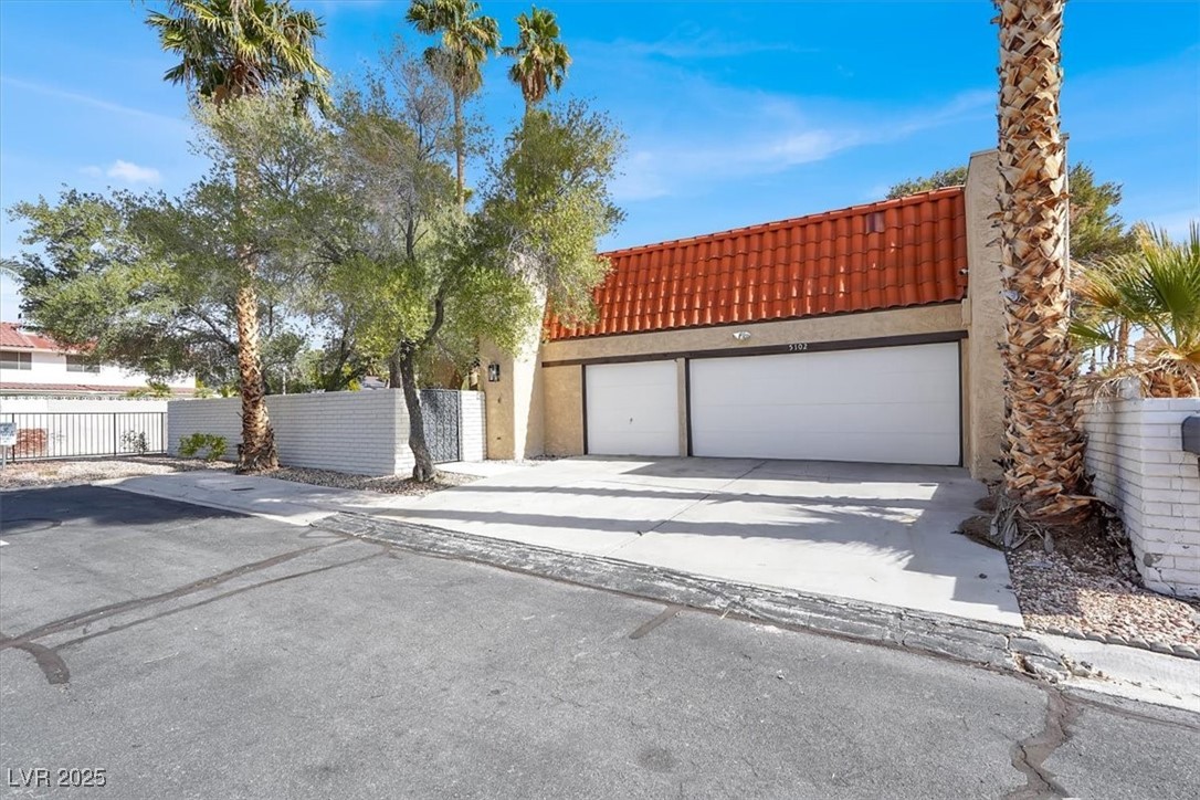 5102 Tennis Court, Las Vegas, Nevada image 2