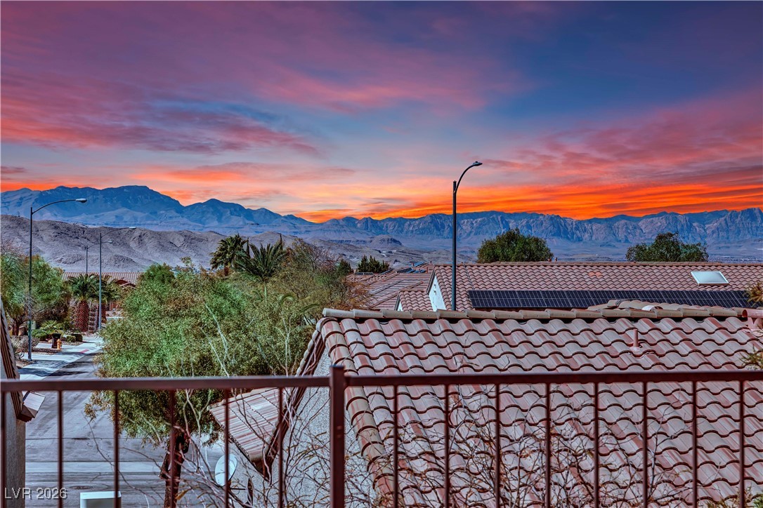 2077 Wildwood Lake Street