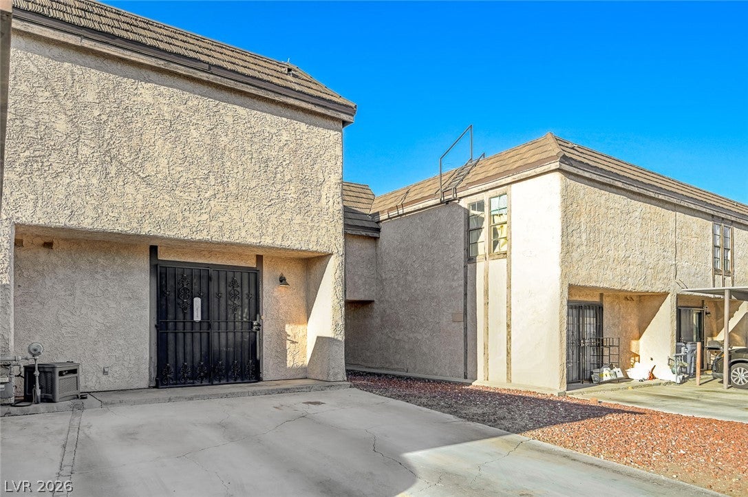 6518 Ironbark Lane