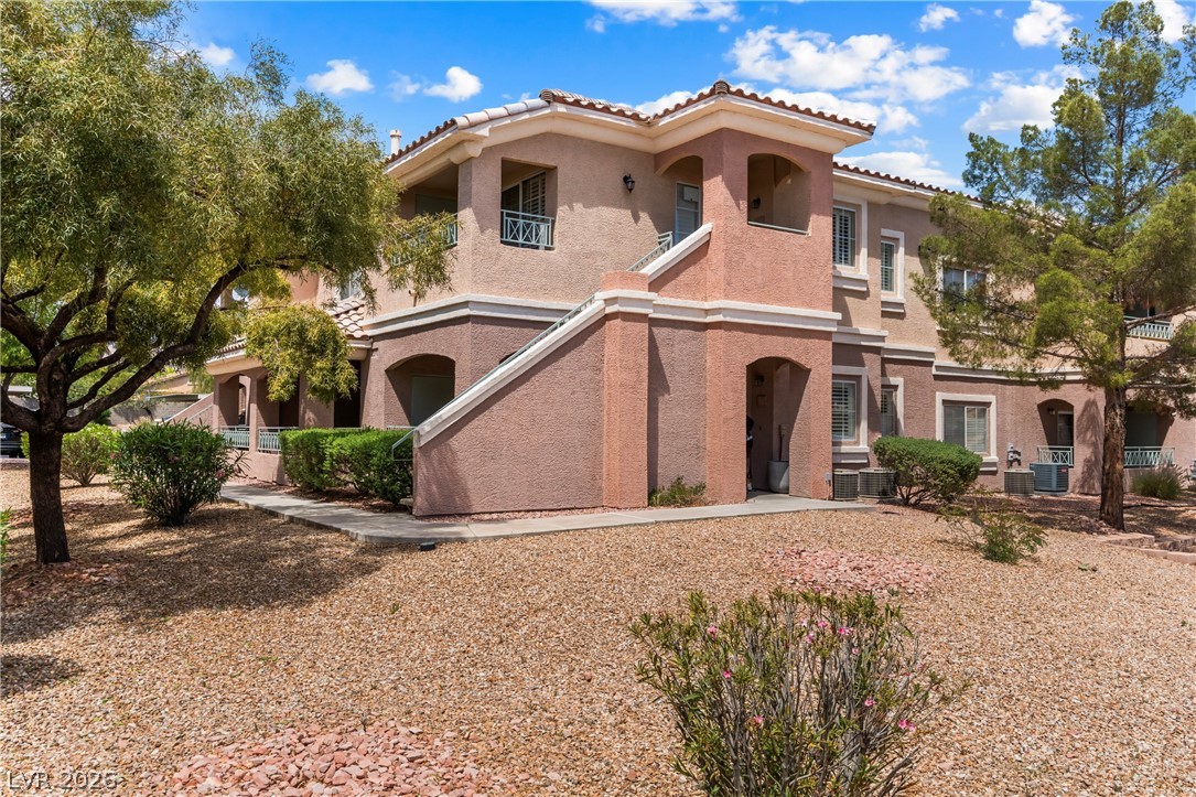 352 Amber Pine Street 207