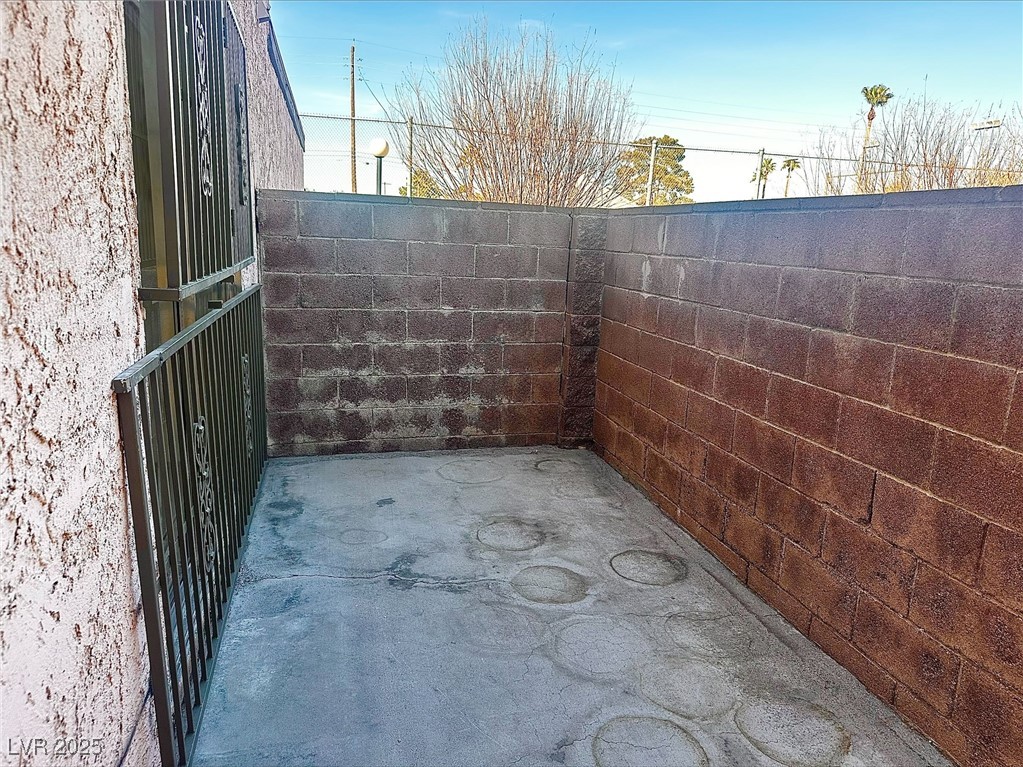 Las Vegas, Nevada 89119, United States, 2 Bedrooms Bedrooms, ,2 BathroomsBathrooms,Residential,Active,94140