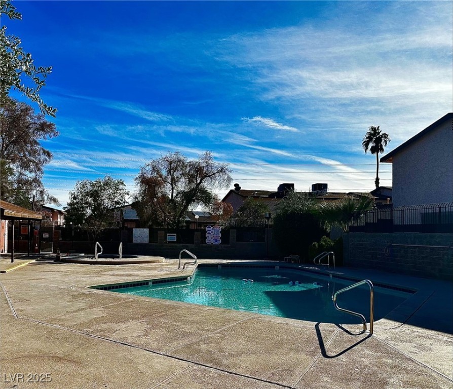 Las Vegas, Nevada 89119, United States, 2 Bedrooms Bedrooms, ,2 BathroomsBathrooms,Residential,Active,94140