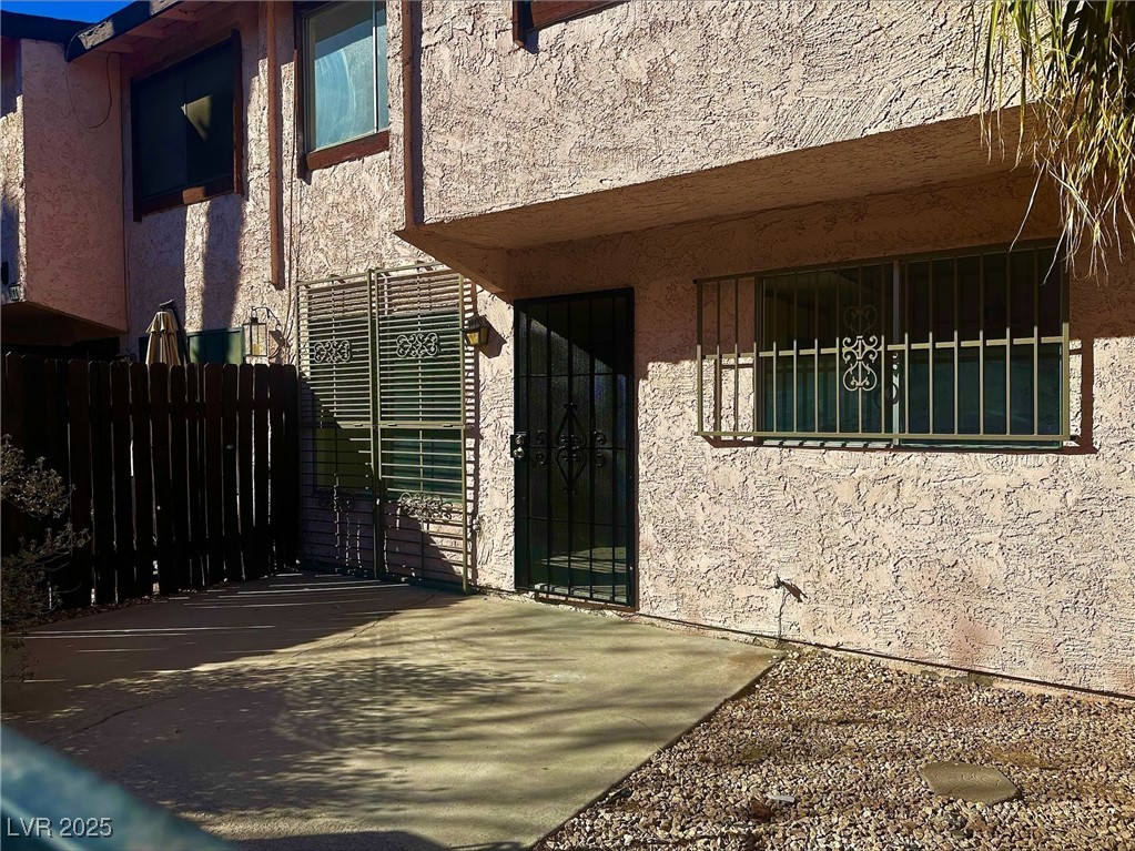 Las Vegas, Nevada 89119, United States, 2 Bedrooms Bedrooms, ,2 BathroomsBathrooms,Residential,Active,94140