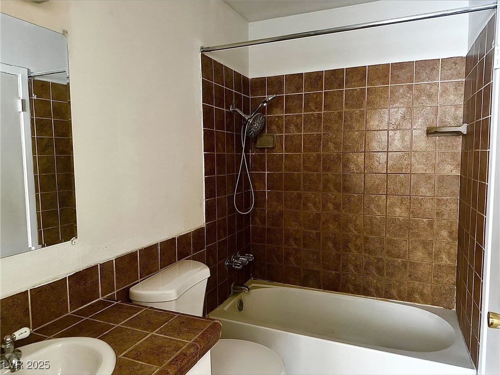 Las Vegas, Nevada 89119, United States, 2 Bedrooms Bedrooms, ,2 BathroomsBathrooms,Residential,Active,94140