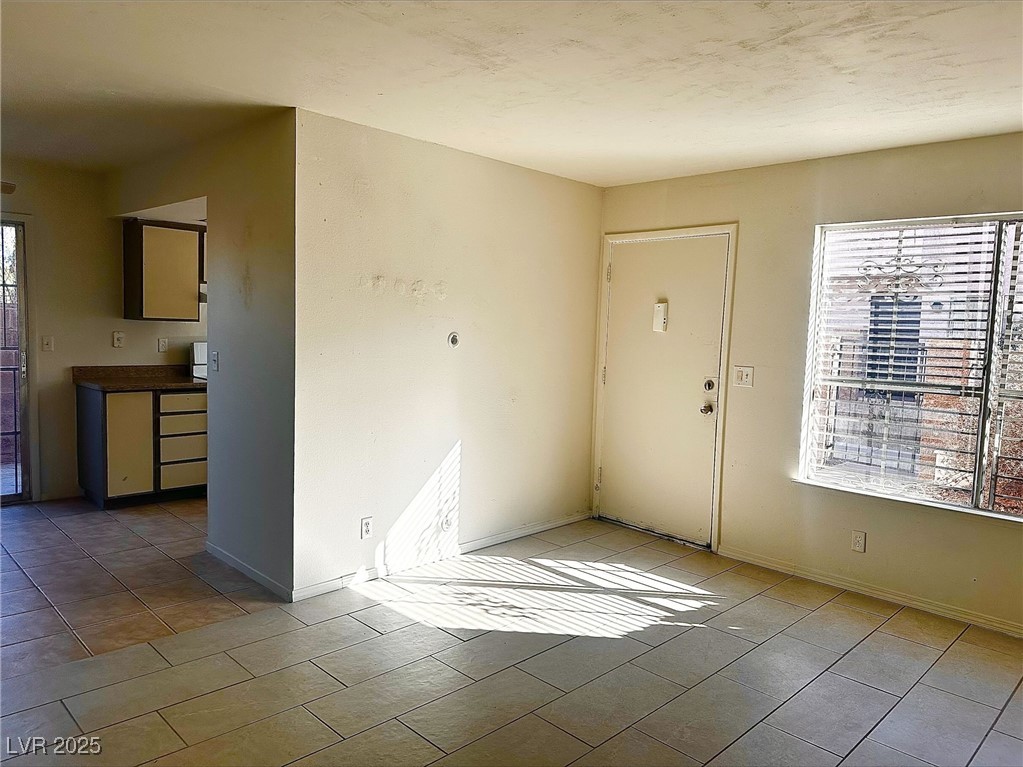 Las Vegas, Nevada 89119, United States, 2 Bedrooms Bedrooms, ,2 BathroomsBathrooms,Residential,Active,94140
