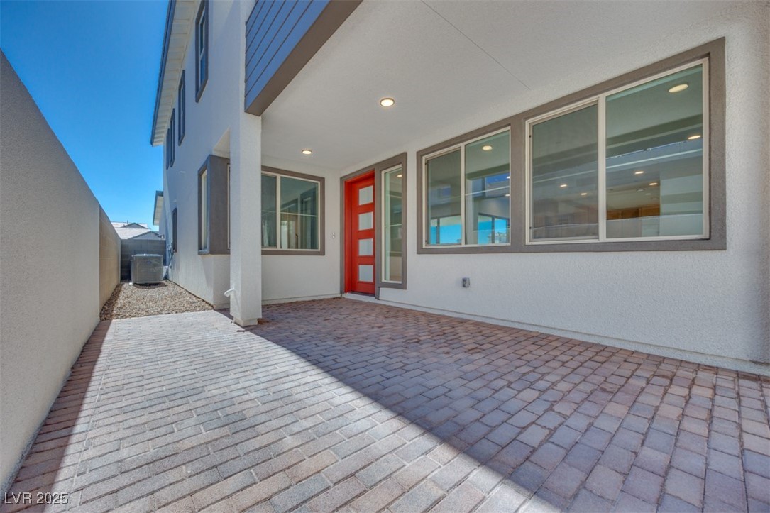991 Golden Summit Ave