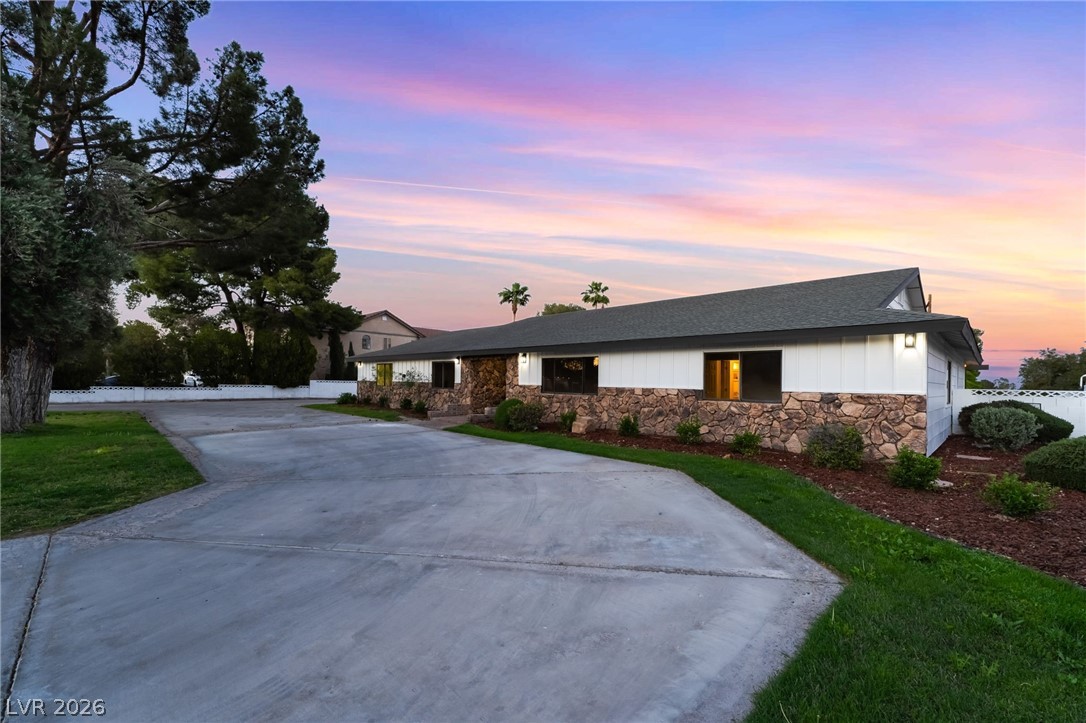 5574 S Mojave Road