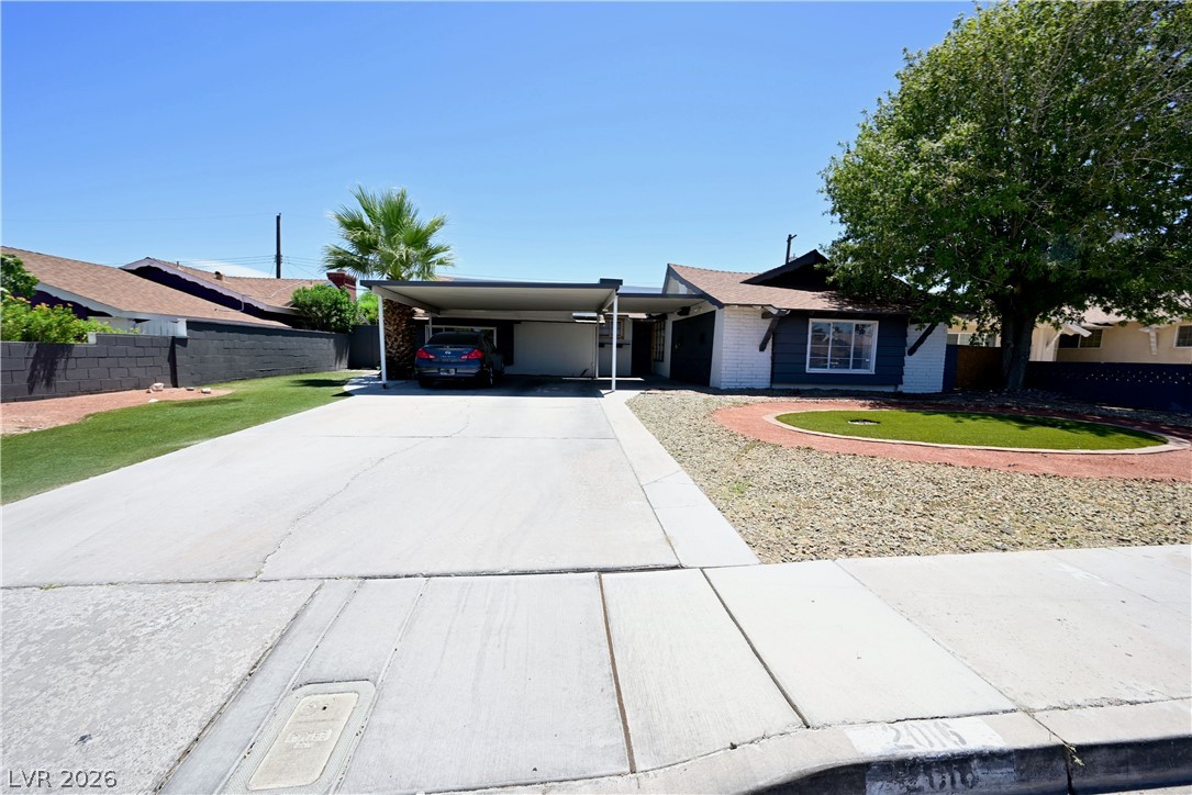 2016 E Oakey Boulevard